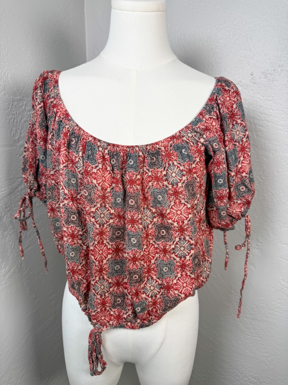 Free People Boho Off-Shoulder Peasant Tie Sleeve Top Red Gray Print Size L